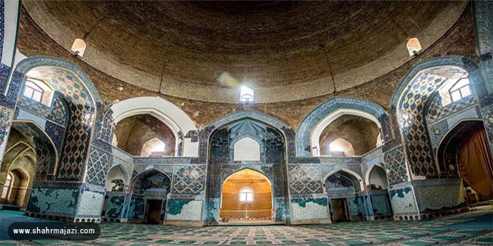 فضای داخل مسجد کبود